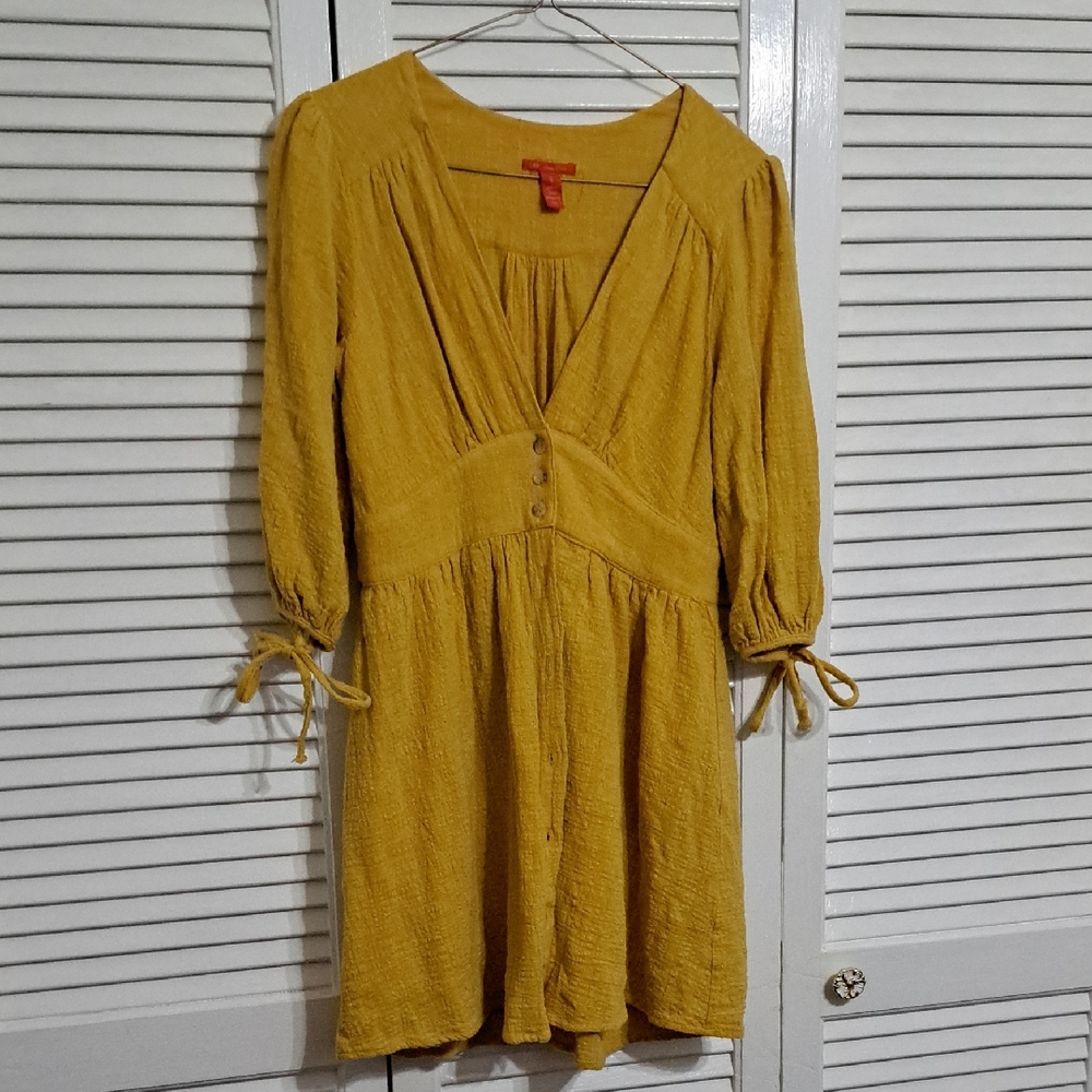 Chelsea & Violet V-Neck Button-Front Dress